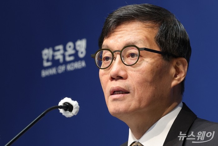 이창용 한국은행 총재가 10일 오전 서울 중구 한국은행 본관에서 열린 통화정책방향 기자간담회에서 발언하고 있다. 사진=사진공동취재단