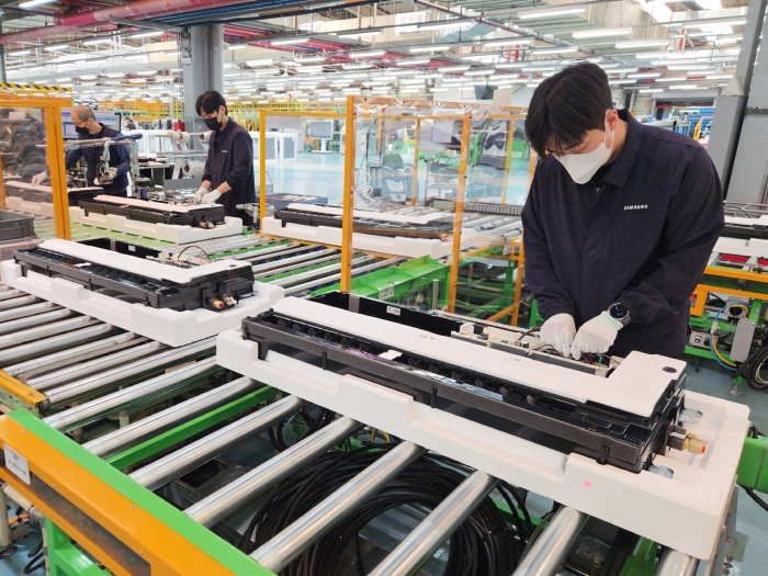 삼성전자가 다가오는 더위로 급증하는 에어컨 수요에 신속히 대응하기 위해 에어컨 생산라인을 풀가동 했다. 사진=삼성전자