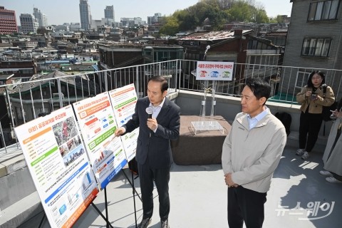 '아현1구역 공공재개발' 추진현황 경청하는 오세훈 시장