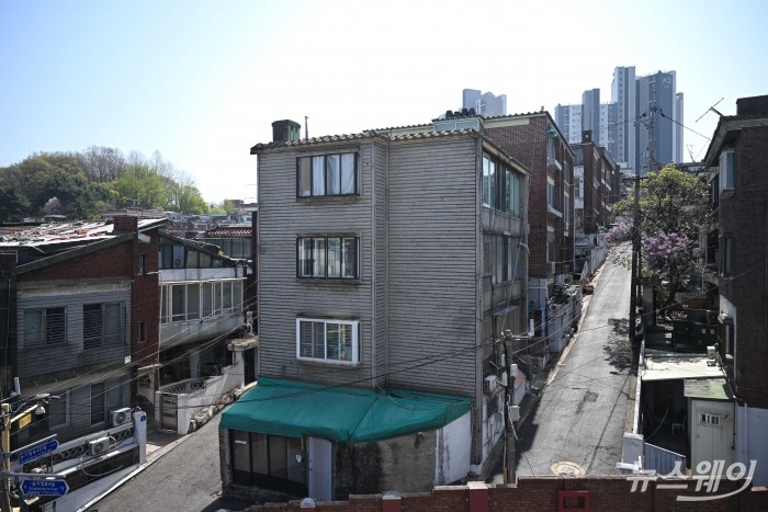 서울시가 '서울형 공공참여 주택사업' 도입 방침을 밝힌 13일 오전 서울 마포구 아현1구역 공공재개발 현장이 보이고 있다. 사진=강민석 기자 kms@newsway.co.kr