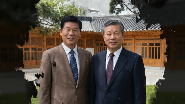 SK그룹 창립 73주년을 맞아 제작된 영상에서 인공지능(AI)으로 재현된 최종건 창업회장(왼쪽)과 최종현 선대회장. (사진=SK제공)