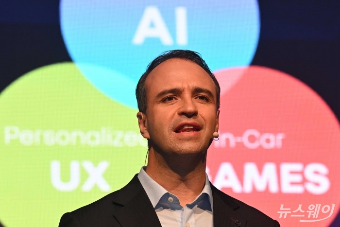 니콜라 파리 르노코리아 최고경영자가 14일 오전 서울 용산구 그랜드하얏트에서 열린 기자간담회에서 인사말을 하고 있다. 사진=강민석 기자 kms@newsway.co.kr