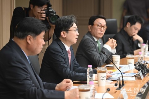 국민성장펀드, LG디스플레이·테크윙에 1조3500억원 저리 대출 지원