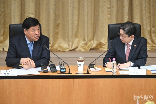 '국민성장펀드' 관련 발언하는 서정진 회장