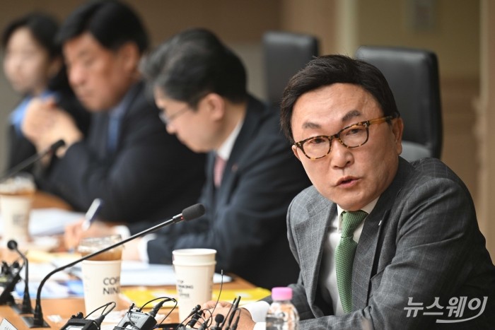 박현주 미래에셋그룹 회장이 14일 오후 서울 중구 예금보험공사에서 열린 국민성장펀드 2차 전략위원회에서 발언하고 있다. 사진=강민석 기자