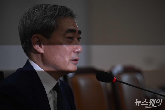 신현송 한국은행 총재 후보자가 15일 오전 서울 여의도 국회 재정경제기획위원회(재경위)에서 열린 인사청문회에서 의원의 질문에 답변하고 있다. 사진=강민석 기자