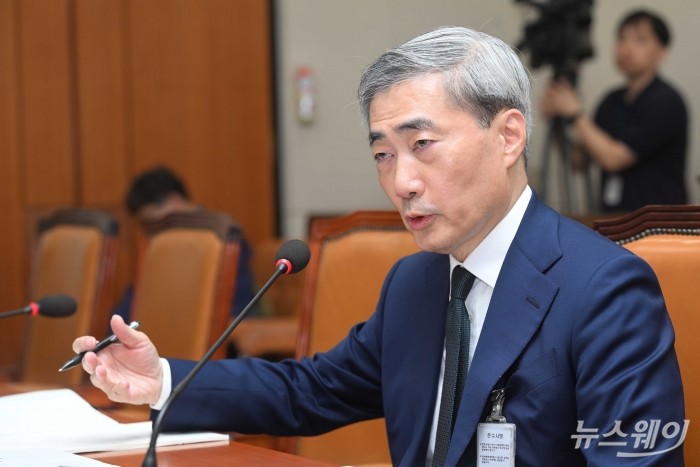 신현송 한국은행 총재 후보자가 15일 오전 서울 여의도 국회 재정경제기획위원회(재경위)에서 열린 인사청문회에서 의원의 질문에 답변하고 있다. 사진=강민석 기자