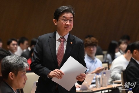 '중복상장 제도개선' 축사 향하는 이억원 금융위원장