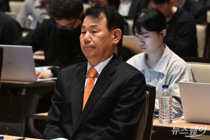 정은보 한국거래소 이사장이 16일 오전 서울 여의도 한국거래소에서 열린 중복상장 제도개선 공개 세미나에 참석해 자리하고 있다. 사진=강민석 기자