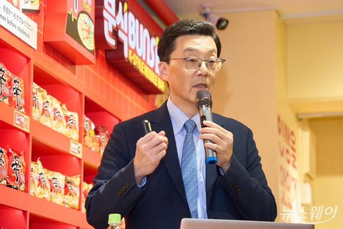 '매운맛' 뚝심 통했다···김대하 대표 "신라면으로 일본서 매운 라면 시장 개척했다"