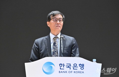 공식 퇴임한 이창용 한은 총재 "통화정책 한계 有···구조개혁 필요"