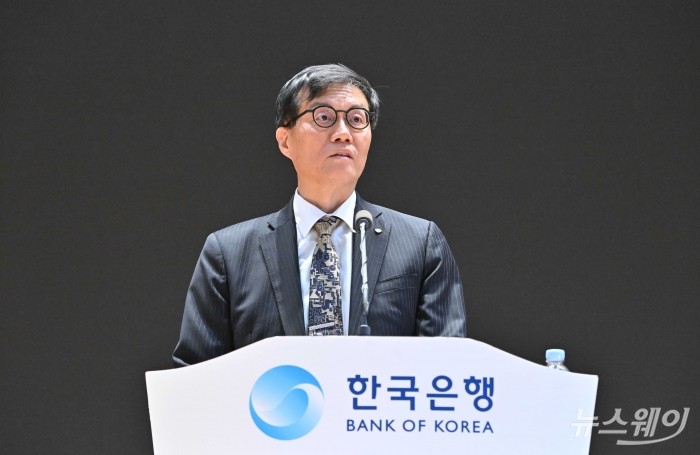공식 퇴임한 이창용 한은 총재 "통화정책 한계 有···구조개혁 필요"