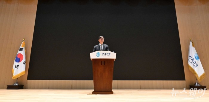 이창용 한국은행 총재가 20일 오전 서울 중구 한국은행에서 열린 이임식에서 이임사를 밝히고 있다. 사진=강민석 기자