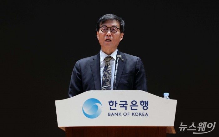 이창용 한국은행 총재가 20일 오전 서울 중구 한국은행에서 열린 이임식에서 이임사를 밝히고 있다. 사진=강민석 기자