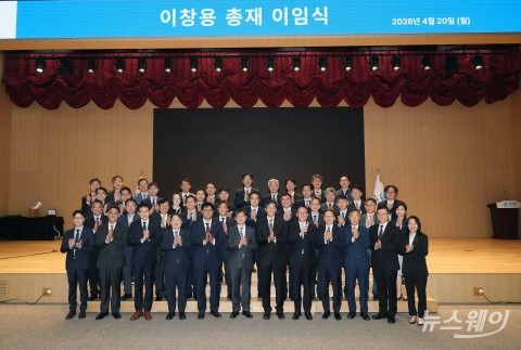 한은 떠나는 이창용 총재 "통화재정 정책만으론 한계"···신현송 임명은 지연