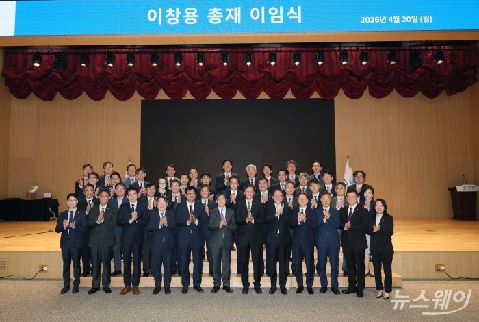 한은 떠나는 이창용 총재 "통화재정 정책만으론 한계"···신현송 임명은 지연