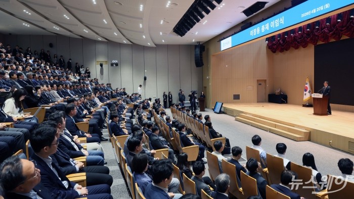 4년 임기 끝낸 이창용 한은 총재 "구조개혁 없인 성장 어려워"