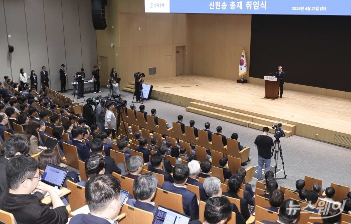 신현송 신임 한국은행 총재가 21일 오전 서울 중구 한국은행에 열린 취임식에서 취임사를 전하고 있다. 사진=강민석 기자