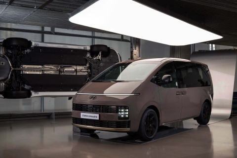 '짐차는 잊어라'···전동화·리무진 입은 스타리아