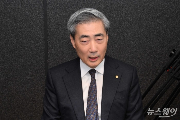 신현송 한국은행 총재가 23일 오전 서울 중구 은행회관에서 구윤철 경제부총리 겸 재정경제부 장관과 조찬 회동하며 발언하고 있다. 사진=강민석 기자