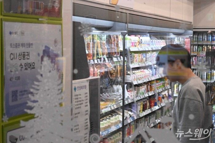 편의점업계, 봄 특수·디저트 열풍 효과