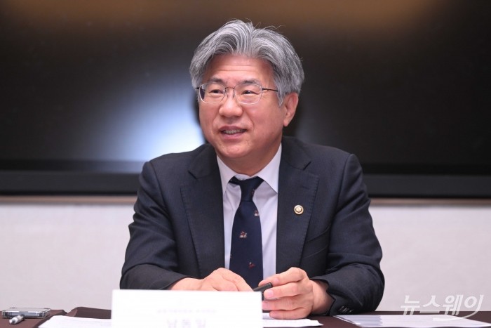 남동일 공정거래위원회 부위원장이 23일 오후 서울 서초구 엘타워에서 열린 중고거래 플랫폼 정책 소통을 위한 현장 간담회에서 모두발언을 하고 있다. 사진=강민석 기자