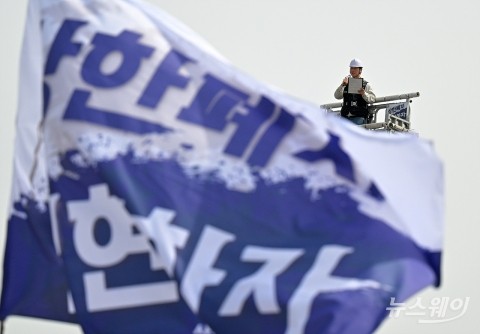 삼성전자 평택 캠퍼스 나온 최승호 지부 위원장 "성과급 상한 폐지하라"