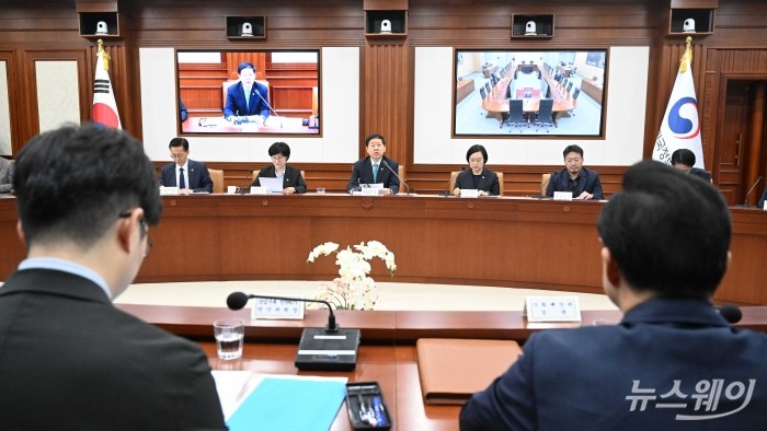 구윤철 부총리 겸 재정경제부 장관이 24일 오전 서울 종로구 정부서울청사에서 열린 비상경제본부회의 겸 국가창업시대 전략회의에서 모두발언을 하고 있다. 사진=강민석 기자