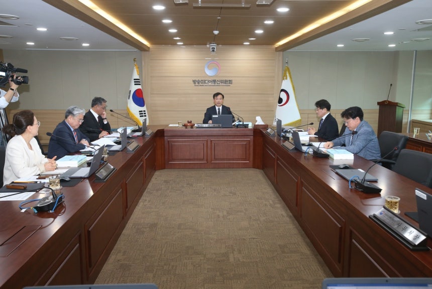 "재승인 앞둔 홈쇼핑업계"...규제 완화 요구 확산 - 뉴스 썸네일 이미지