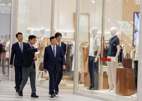 신동빈, 첫 현장경영 베트남···롯데 '제3거점' 승부수