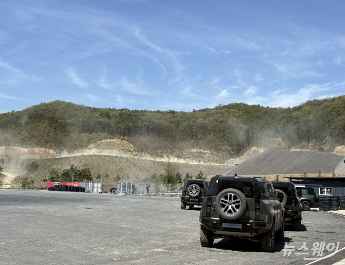 랜드로버 디펜더 옥타 사진=황예인 기자