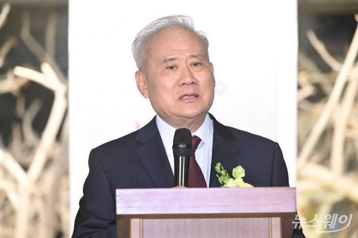 홍성열 마리오아울렛 회장이 29일 오후 서울 금천구 마리오 까르뜨니트 공장에서 열린 MGM IP UNIVERSE 2026 프로젝트 공개 기념식에서 개회사를 했다. 사진=강민석 기자