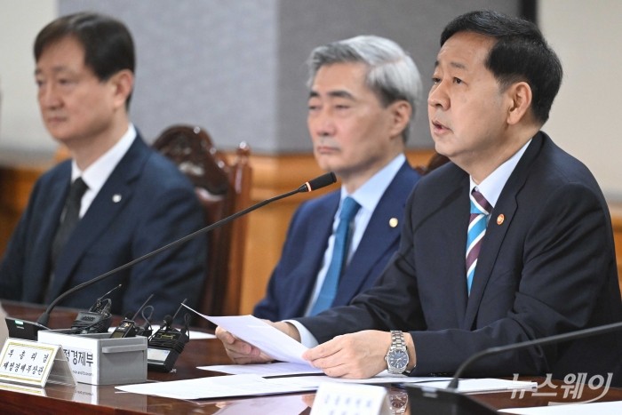 구윤철 부총리 겸 재정경제부 장관이 30일 오전 서울 중구 은행회관에서 열린 확대거시경제금융회의에서 모두발언을 하고 있다. 사진=강민석 기자