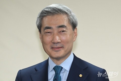 취임 후 첫 '확대거시경제금융회의' 참석한 신현송 한은 총재