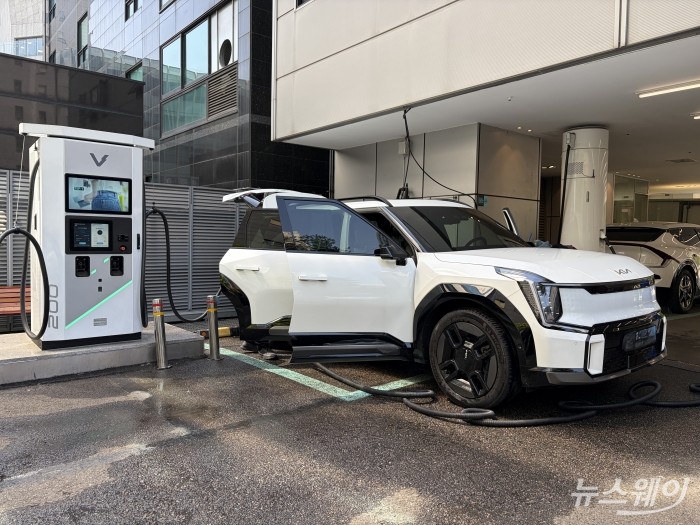 채비스테이 세차서비스 '채비워시'. 충전과 세차를 동시에 진행해 시간과 동선 효율을 잡았다. 사진=권지용 기자