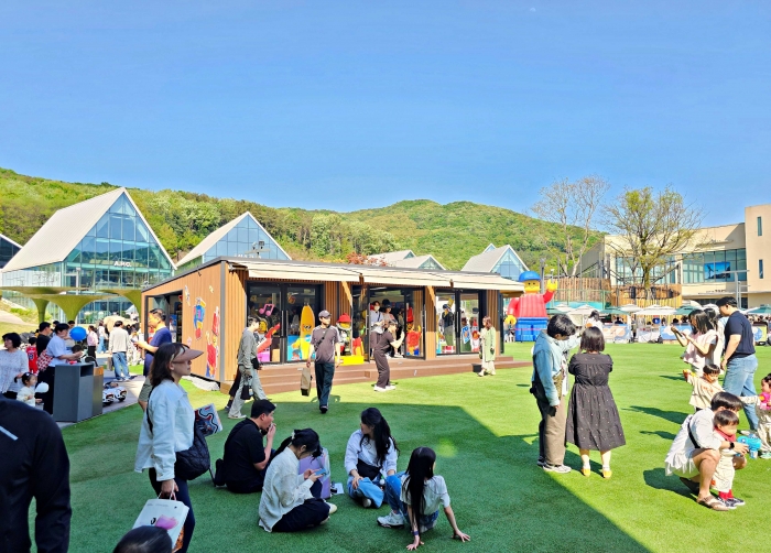 '동심' 사로잡아라···5월 유통가 완구·이벤트 열전