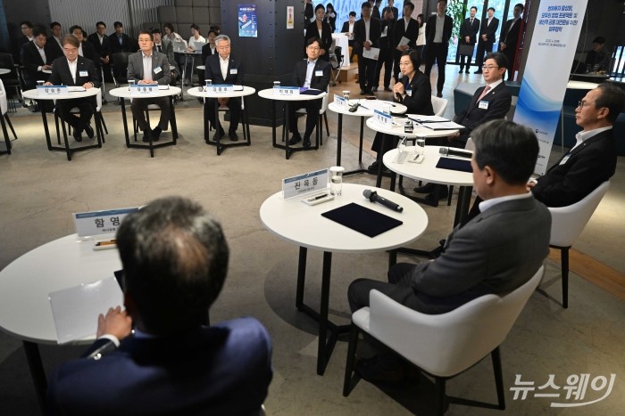 한성숙 중소벤처기업부 장관이 30일 오후 서울 강남구 팁스타운 S6에서 열린 '벤처투자 활성화·모두의 창업 프로젝트 및 생산적 금융 대전환을 위한 업무협약식'에서 인사말을 하고 있다. 사진=강민석 기자