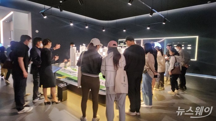 더샵관저아르테 모델하우스 내부. 사진=주현철 기자