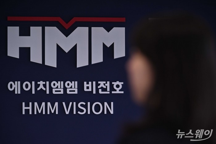 부산 이전을 앞두고 있는 HMM 본사에서 6일 오후, 직원이 업무를 보고 있다.사진=강민석 기자