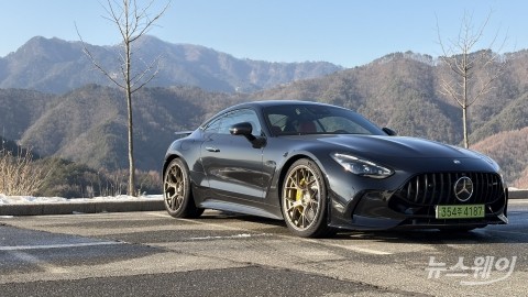 서킷 떠나 일상으로 들어온 '야수'···메르세데스-AMG GT의 두 얼굴