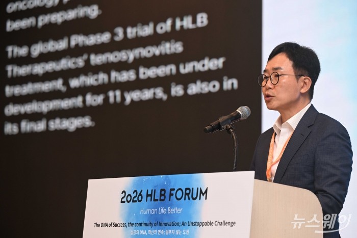 진양곤 HLB그룹 의장이 12일 오전 서울 송파구 소피텔 앰배서더에서 열린 '2026 HLB 포럼'에서 환영사를 하고 있다. 사진=강민석 기자