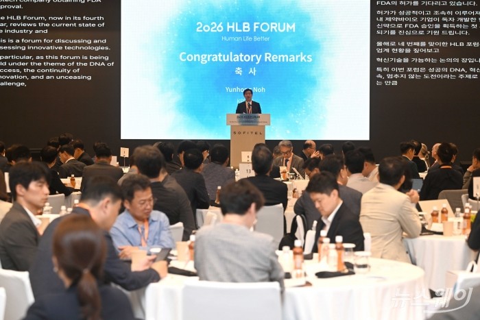 노연홍 제약바이오협회장이 12일 오전 서울 송파구 소피텔 앰배서더에서 열린 '2026 HLB 포럼'에서 축사를 하고 있다. 사진=강민석 기자