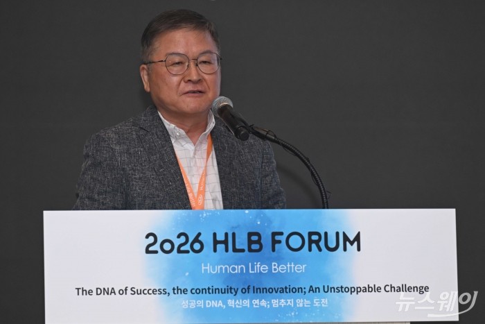 박영민 국가신약개발사업단장이 12일 오전 서울 송파구 소피텔 앰배서더에서 열린 '2026 HLB 포럼'에서 '대한민국 경제의 새로운 엔진: K-바이오 신약개발의 미래'를 주제로 발표하고 있다. 사진=강민석 기자