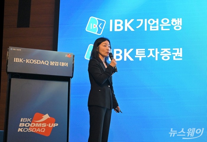 서경란 IBK기업은행 연구소장이 12일 서울 여의도 콘래드호텔에서 열린 'IBK-코스닥(KOSDAQ) 붐업데이 및 은행장 기자간담회'에서 기조연설을 하고 있다. 사진=이수길 기자