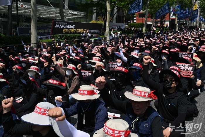 현대모비스 앞에 모인 금속노조···"반드시 매각 저지합시다"