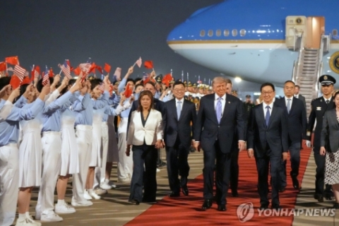트럼프, 젠슨 황·머스크 손 잡고 베이징 상륙...AI칩 규제·무역 휴전 논의 주목