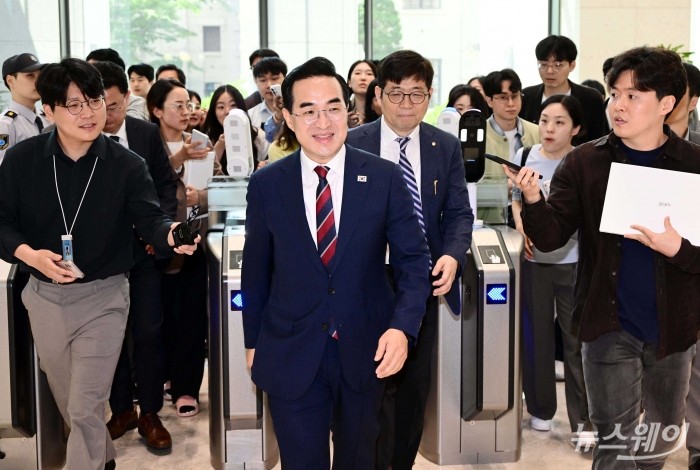 회동 나선 박홍근 예산처 장관