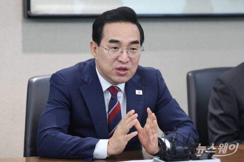 첫 한국은행 찾아 발언하는 박홍근 장관