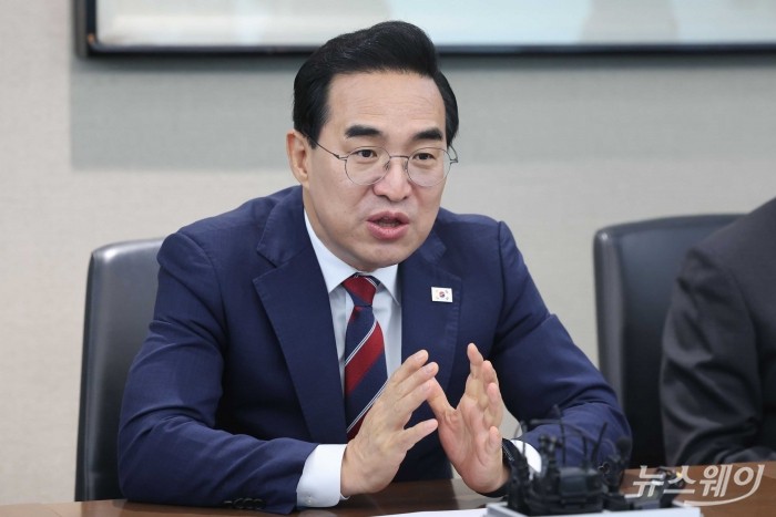 첫 한국은행 찾아 발언하는 박홍근 장관