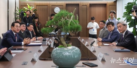 첫 회동 갖은 박홍근 장관·신현송 총재